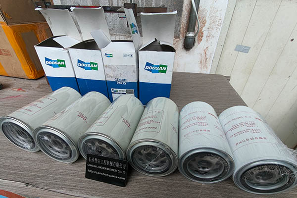 <b>Doosan 400508-00082 Oil Filter</b>