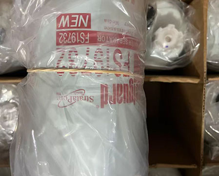 Fleetguard FS19732 Spin‑on Fuel Water Separator Filter 