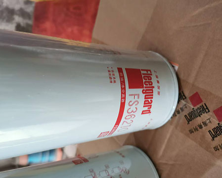 Fleetguard FS23210 Spin‑on Fuel Water Separator Filter 